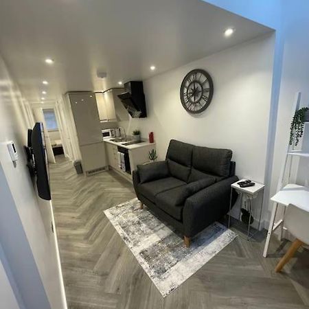 Stylish & Cosy 1 Bed Apartment Суиндън Екстериор снимка