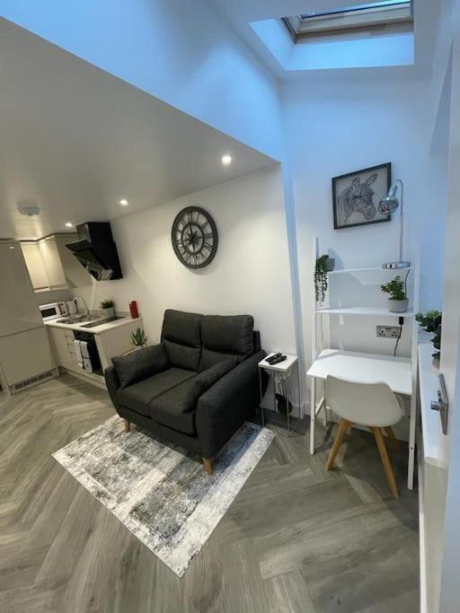 Stylish & Cosy 1 Bed Apartment Суиндън Екстериор снимка